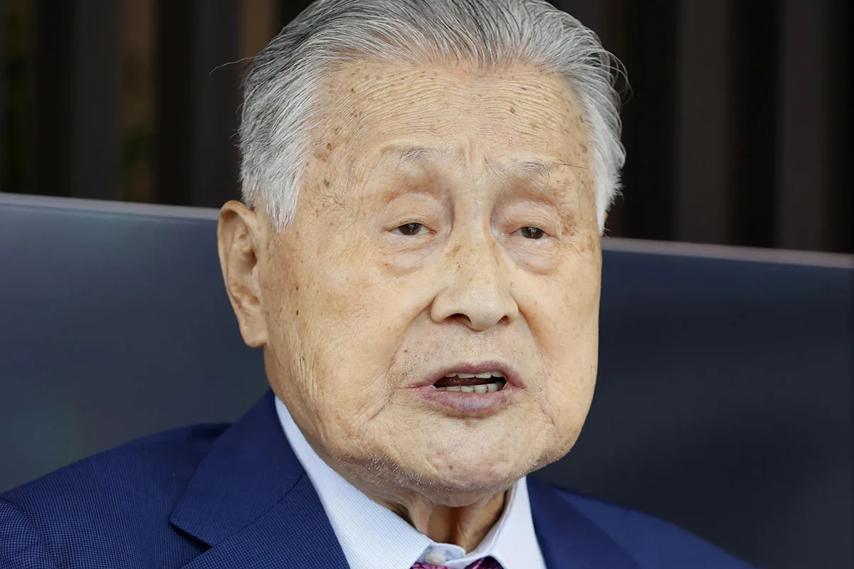 森喜朗元首相、車いすで激やせ…元番記者が明かす「体のでかい記者好き」秘話