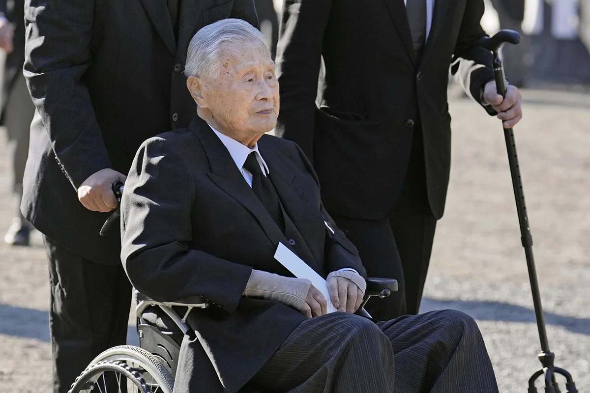森喜朗元首相、車いすで激やせ…元番記者が明かす「体のでかい記者好き」秘話