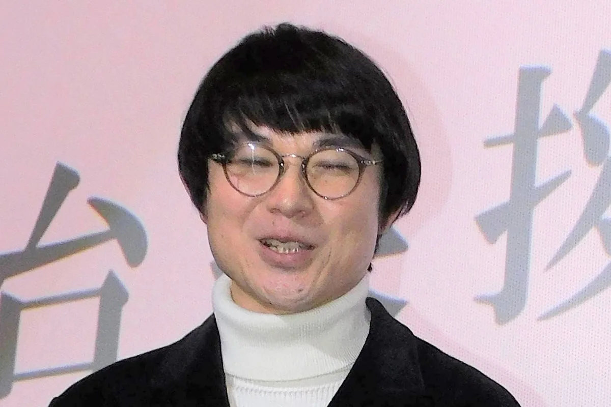 空気階段・水川かたまり、次女誕生報告に「哺乳瓶の持ち方」までツッコミ殺到