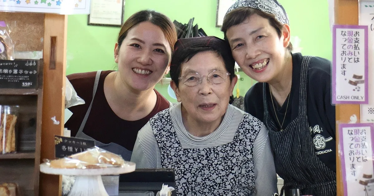 90歳の看板娘が作る「抹茶あずきかき氷」が大人気 女性三代で営む甘味処の秘密
