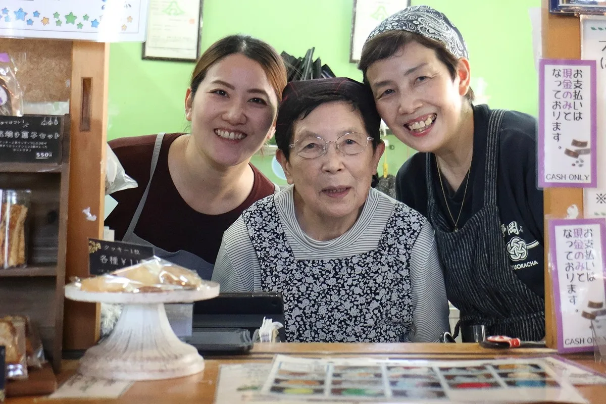 90歳の看板娘が作る「抹茶あずきかき氷」が大人気 女性三代で営む甘味処の秘密