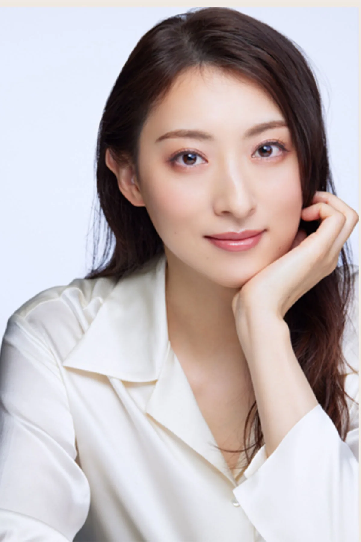 珠城りょう、ミニスカ太ももあらわで『VIVANT』別班とギャップ萌え