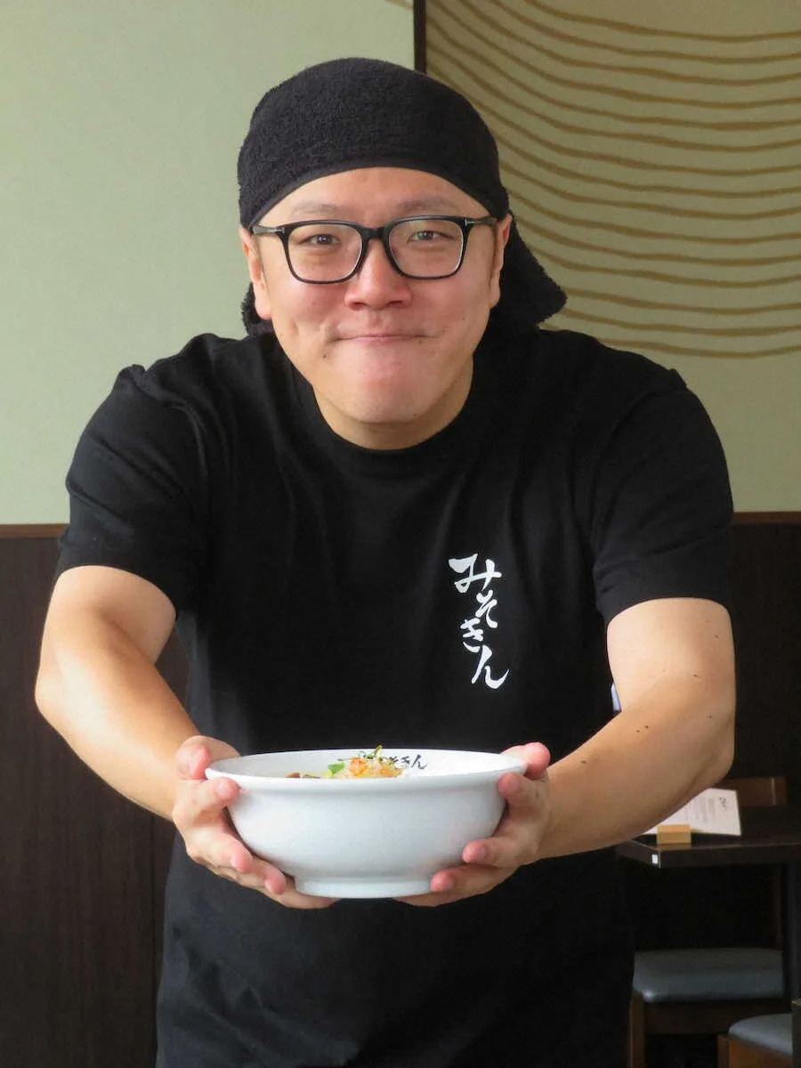 ヒカキン、大阪でラーメン店「みそきん」全国展開1号店オープン「本気のラーメンを出したかった」