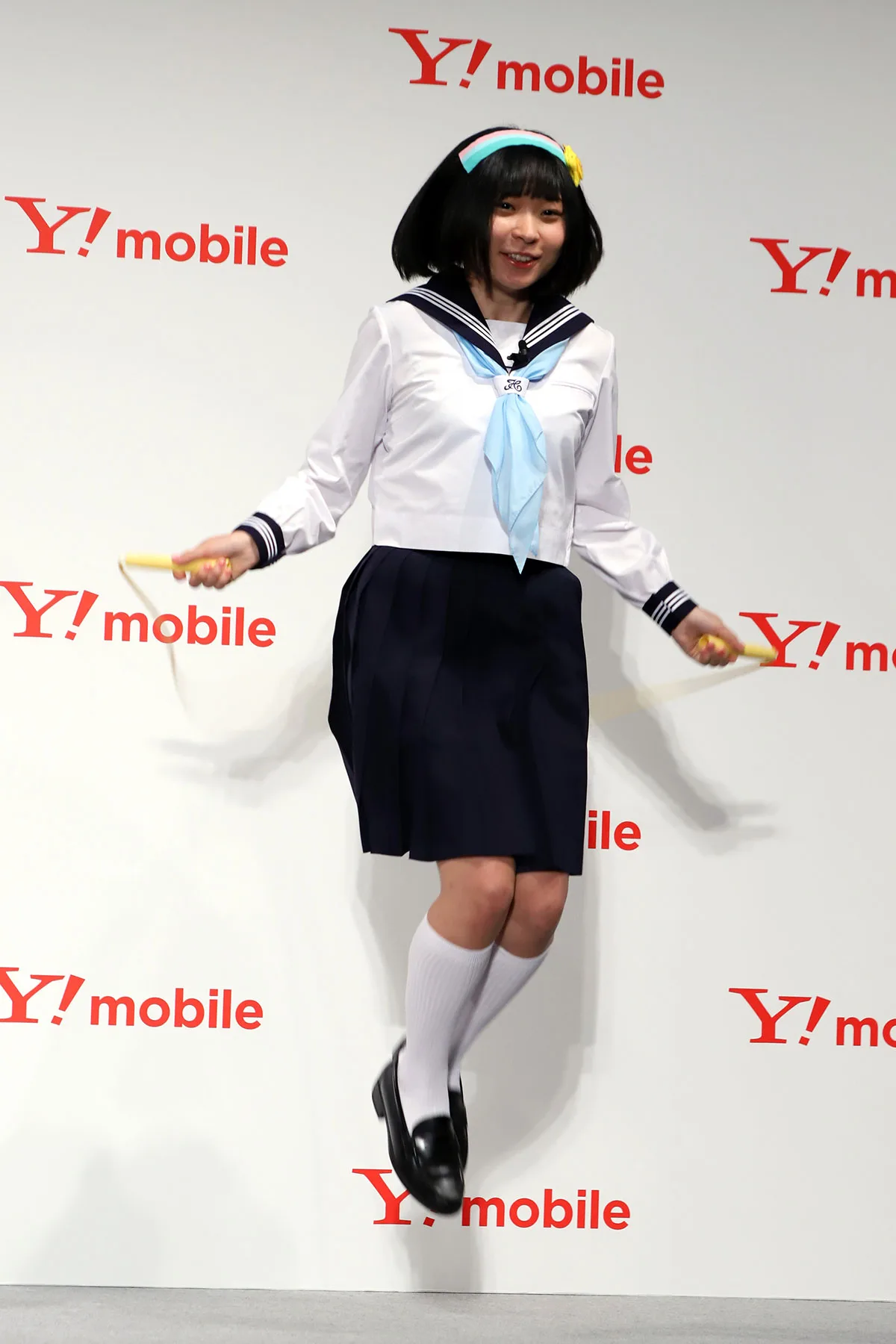 アンゴラ村長、600万円クルーザーを颯爽操船！免許取得の資金源はまさかの大ヒット写真集