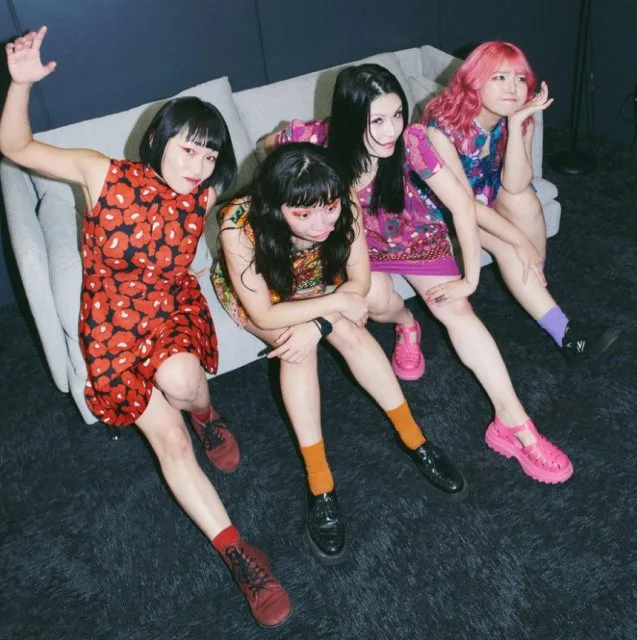 おとぼけビ～バ～、ライブでギター投げ観客が7針縫う大ケガ 公式謝罪