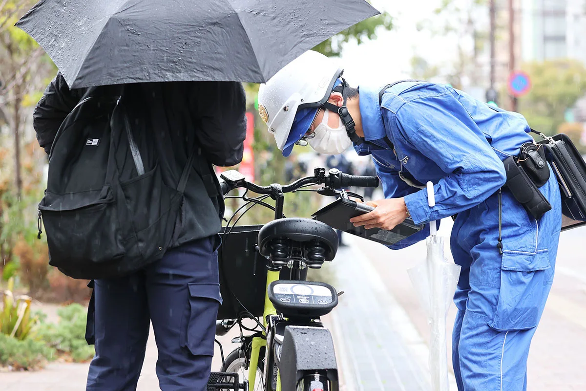 「サイン拒否で逮捕」はウソ？ 自転車青切符導入4カ月で横行する詐欺とデマの実態