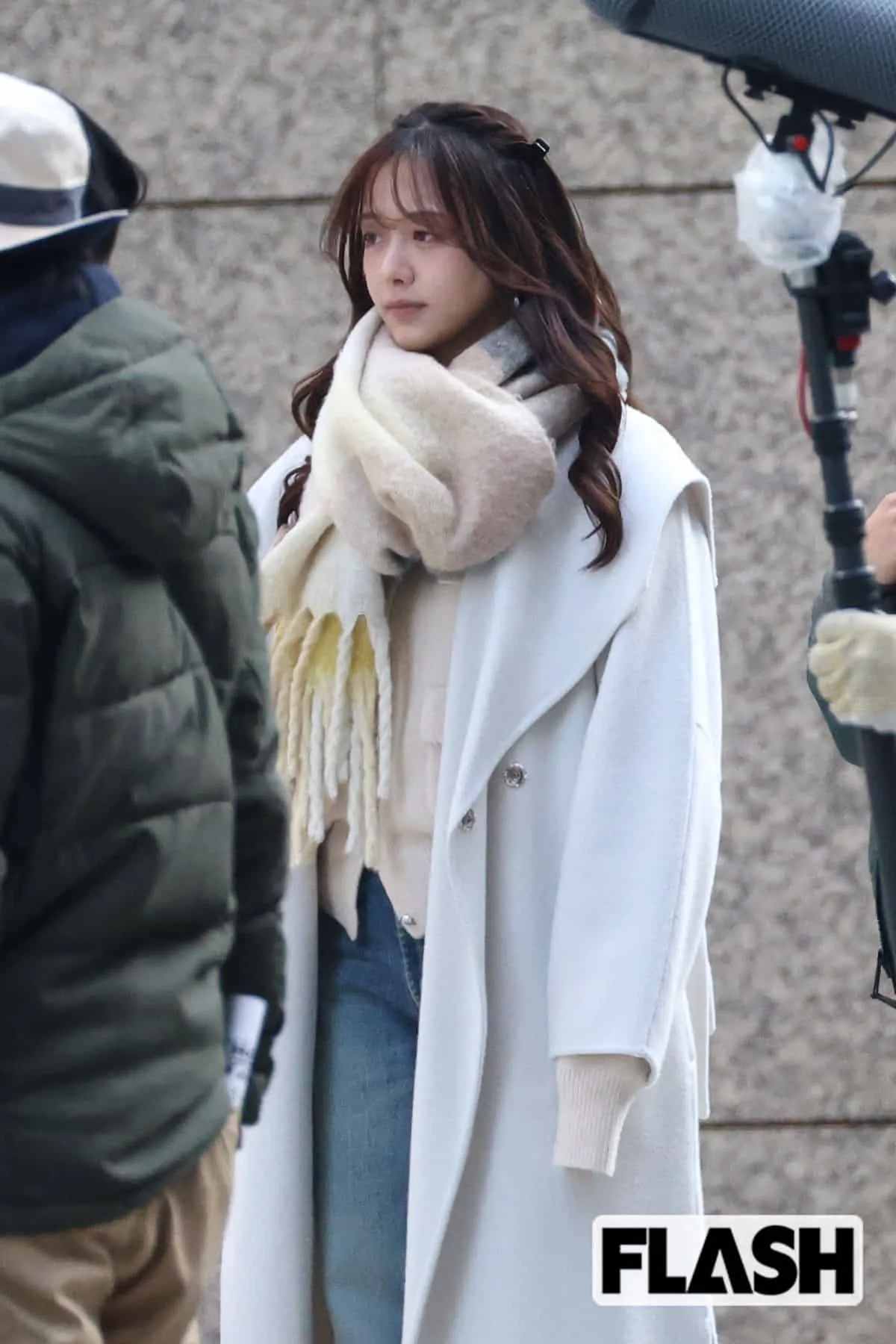 森香澄、白ワンショルダーで美肩披露「シンデレラみたい」と絶賛の声