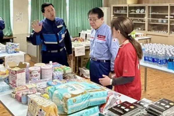 高市首相「ヘリから合掌」に非難殺到…わずか8分？の避難所視察、隣で株上げた金子国交相の涙