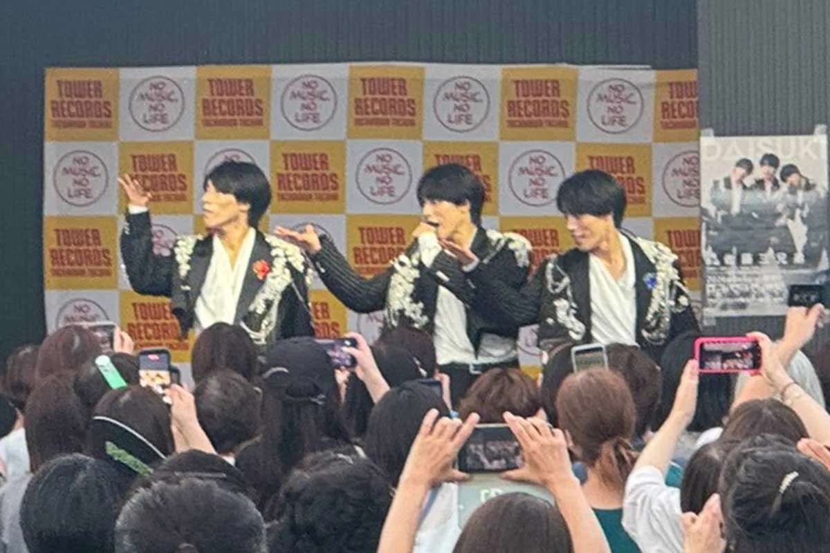 佐藤三兄弟、デビューイベントで憧れの「少年隊」を直撃宣言！阿修羅ダンスも進化