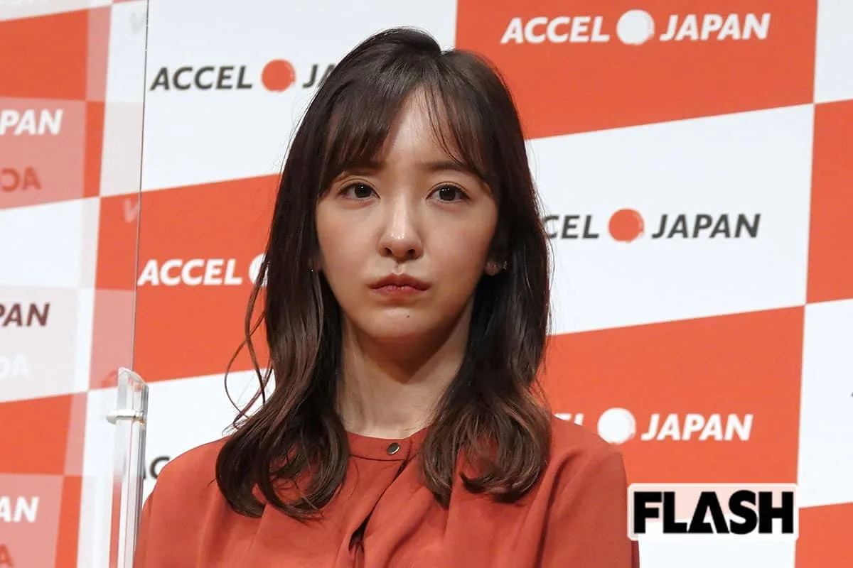 板野友美＆河西智美、ミニスカ＆ルーズソックスで“平成ギャル”再現も…ハイブラがにじませる“社長感”