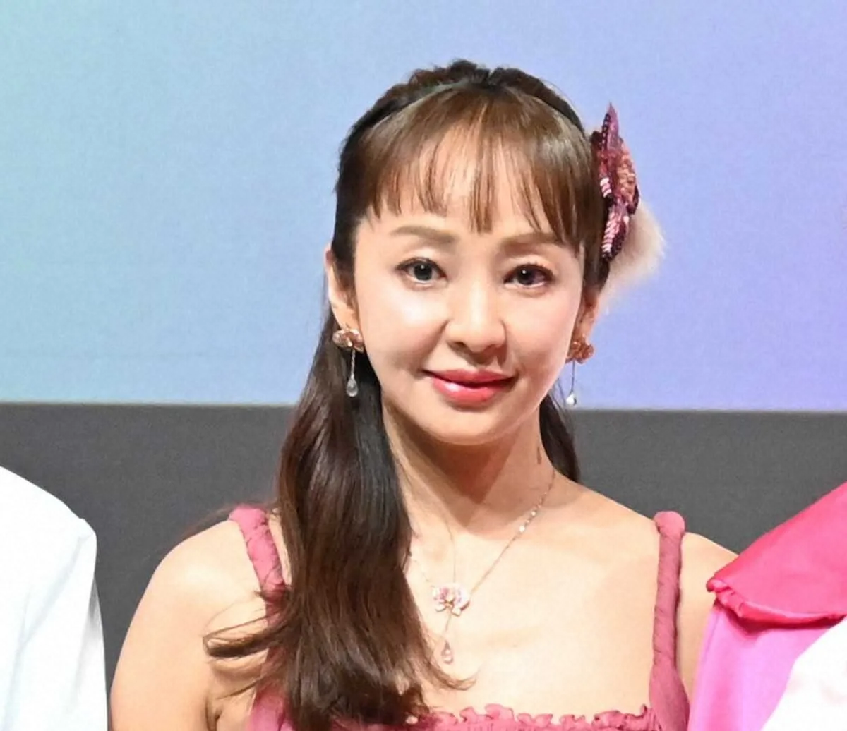 神田うの、幼稚園の迎えに“水筒シャンパン”持参「自分でもアル中だなと」
