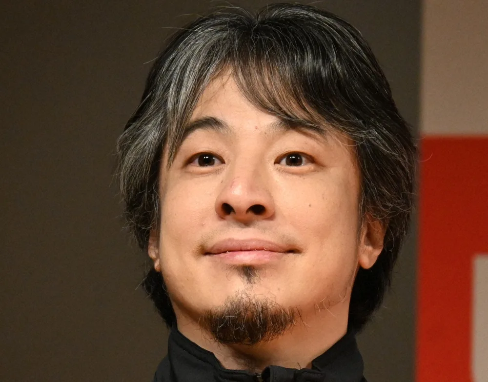 ひろゆき妻が新党結成巡る“ブチギレ”を謝罪「家族騙し討ち」の激怒から一転、協力の構え