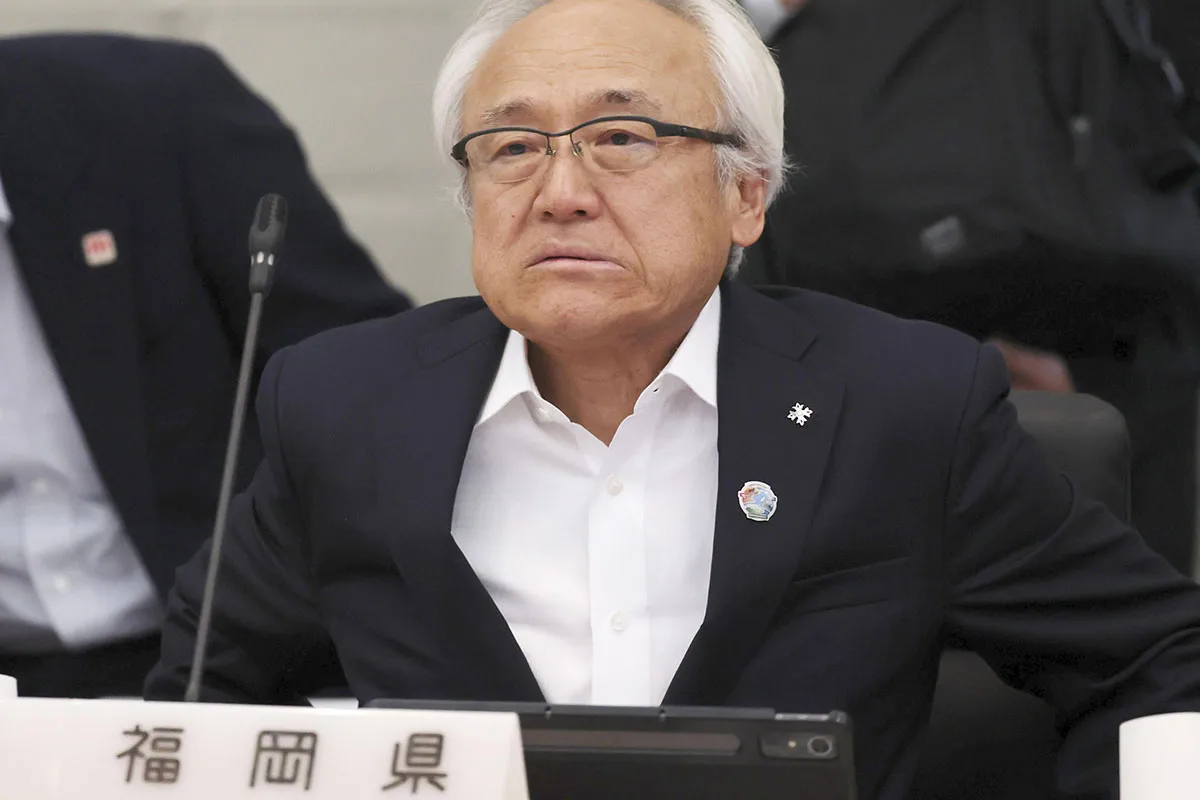 福岡県政のドン・蔵内議長がテレビ局記者と接触し転倒、衝撃映像が流出