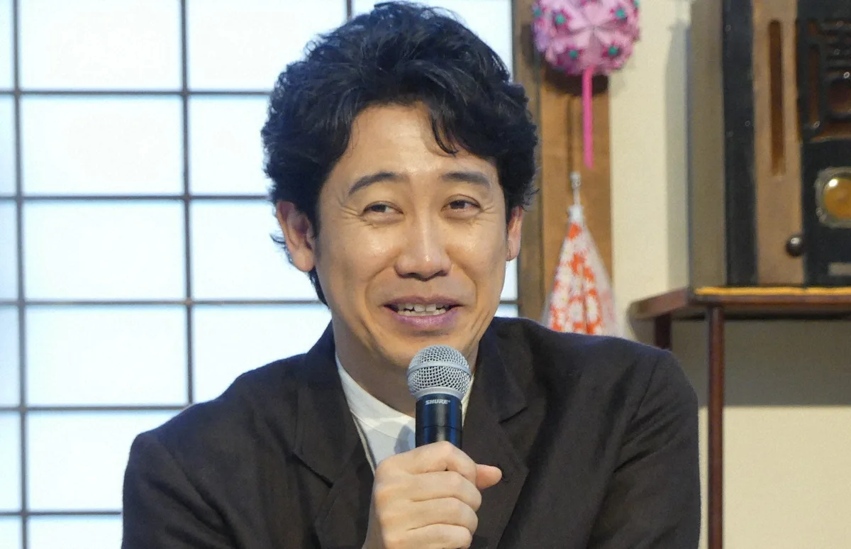 大泉洋、イケメンすぎる父の衝撃の職業と1万人前でかました“まさかの大嘘”