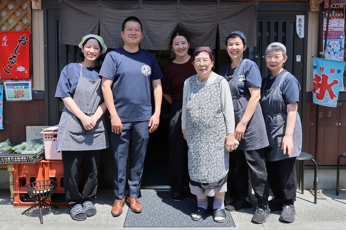 母娘孫の三世代で守る老舗甘味処、90歳看板娘の「塩加減」が決め手の大判焼き