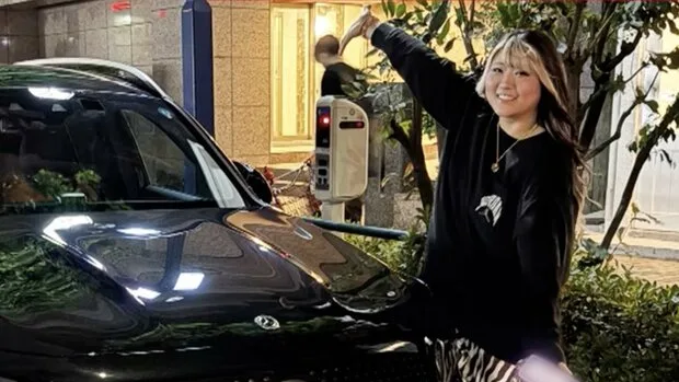 ぱーてぃーちゃん金子きょんちぃ、700万円の愛車を即決購入！相方の信子も驚愕