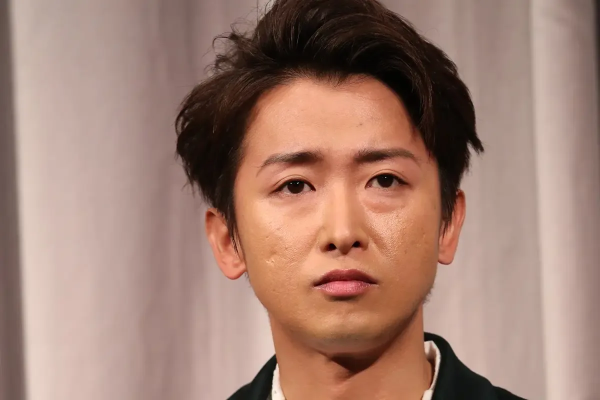 大野智、左腕のタトゥーにカラフルな新色!焼肉店で見せた“驚きの進化”