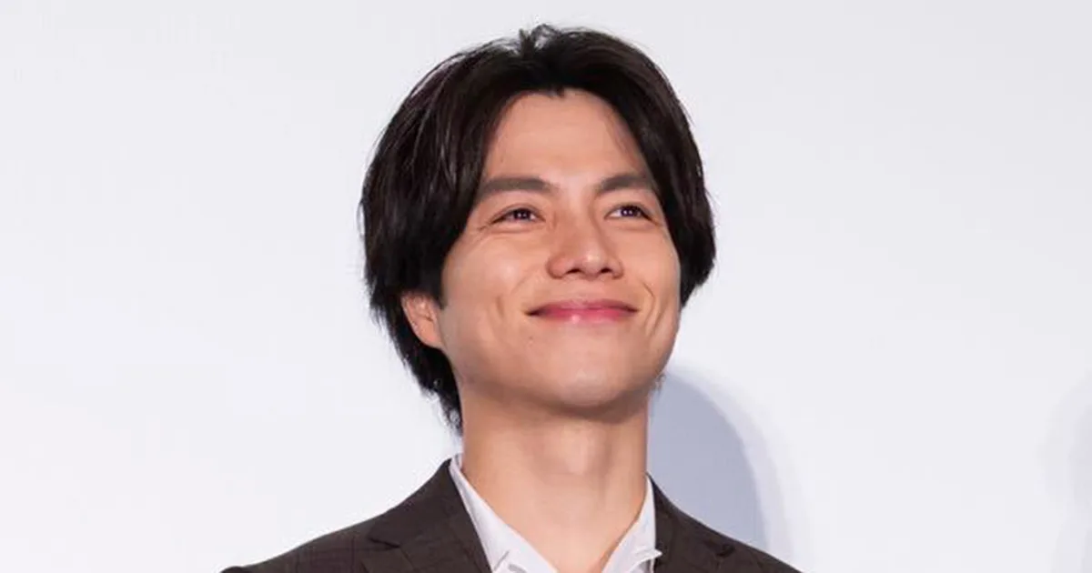 重岡大毅、結婚＆第一子発表の直前に“新生児抱き”でエルモを抱っこ？ファン騒然