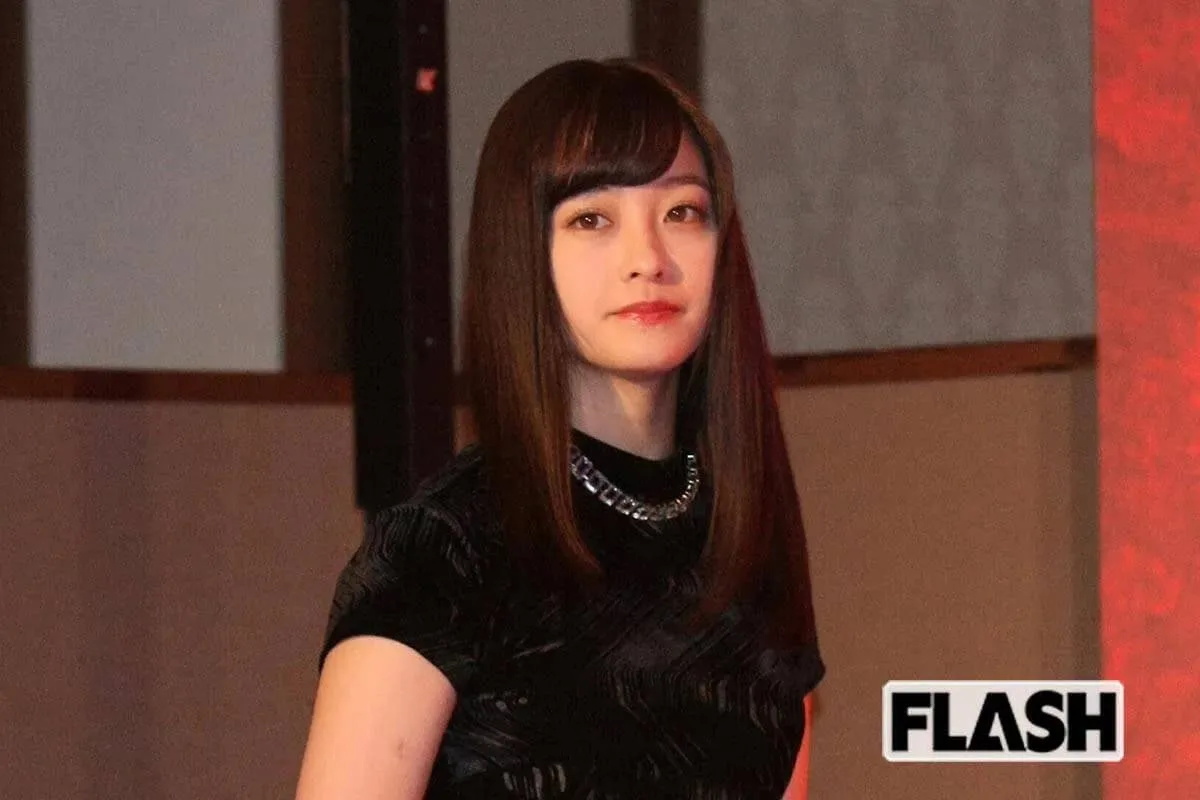 橋本環奈、巨人戦始球式で“ガハハ笑い”が物議「うるさすぎ」SNSで賛否二分の事態