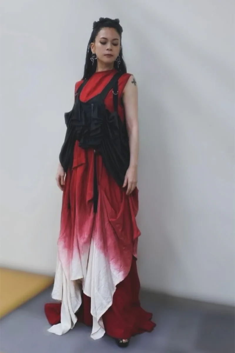 紅白出場の実力派歌手・小柳ゆき、44歳でタトゥーあらわな近影にネット騒然「急に見なくなった」